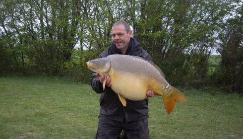 A 43 lb 7 oz carp from Villefond, Mick's Mirror at 43.7, Apr 2012