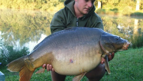 A 33 lb carp from Villefond, May 2010