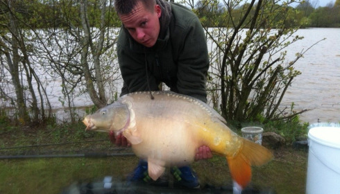 A 44 lb carp from Villefond, Apr 2012