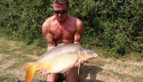 A 28 lb 5 oz carp from Villefond, Sep 2012