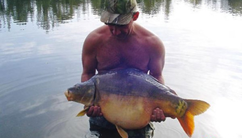 A 34 lb carp from Villefond, Sep 2009