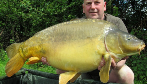 A 44 lb 10 oz carp from Villefond, May 2014