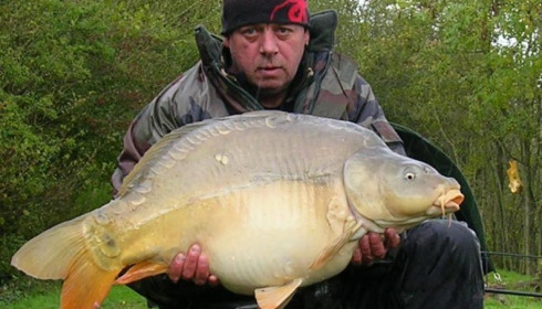 A 33 lb carp from Villefond, Nov 2012