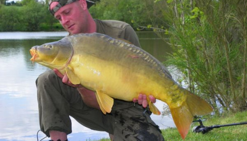 A 28 lb carp from Villefond, Apr 2011