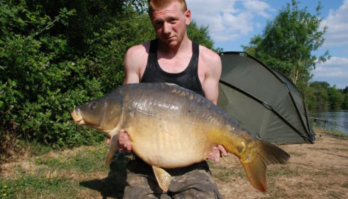 A 37 lb carp from Villefond, May 2011