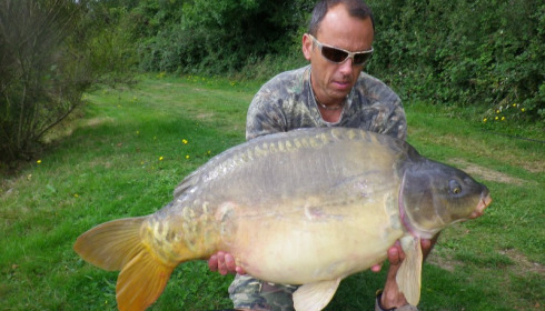 A 37 lb carp from Villefond, Sep 2011