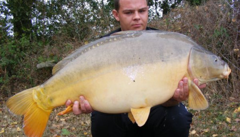 A 33 lb 6 oz carp from Villefond, Oct 2010