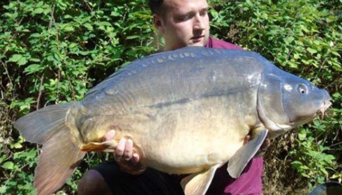 A 37 lb 12 oz carp from Villefond, Marks mate the fish, Oct 2016