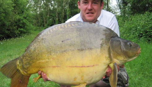 A 38 lb 13 oz carp from Villefond, Apr 2011
