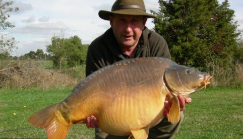A 33 lb 6 oz carp from Villefond, Sep 2009