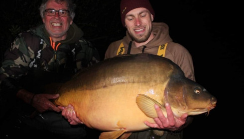 A 76 lb carp from Villefond, Arnie caught by the Alan Smith on the left , Apr 2019