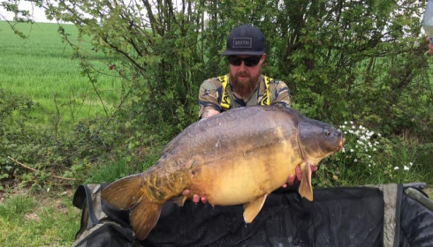 A 42 lb 6 oz carp from Villefond, Quinever, Apr 2017