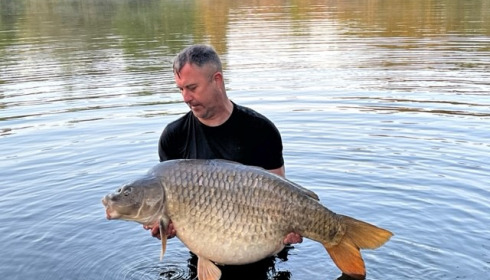 A 59 lb 5 oz fish from Villefond, Scar Common, May 2023