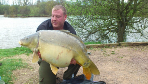 A 45 lb carp from Villefond, Slate Grey the fish, Apr 2012