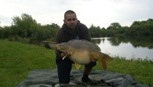 A 28 lb carp from Villefond, May 2009