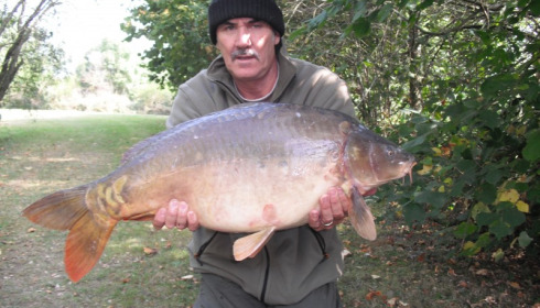A 27 lb carp from Villefond, Sep 2014
