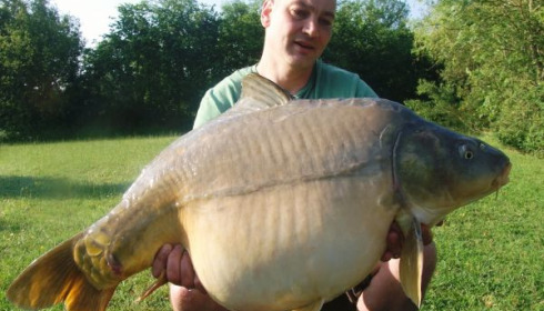 A 40 lb 8 oz carp from Villefond, May 2010