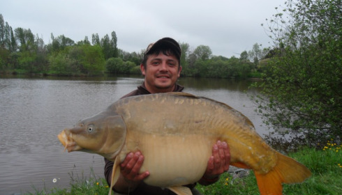 A 43 lb carp from Villefond, May 2012