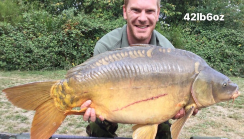 A 42 lb 6 oz carp from Villefond, Oct 2017