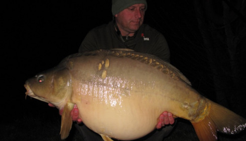 A 44 lb 10 oz carp from Villefond, Rose the fish, Apr 2013
