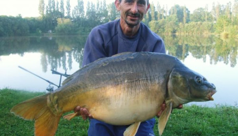 A 29 lb carp from Villefond, May 2010