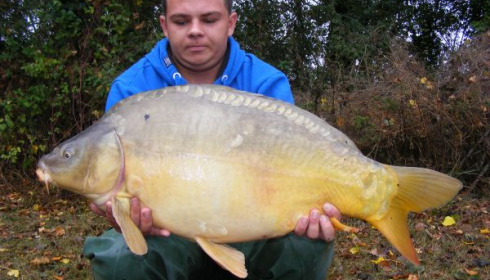 A 28 lb 7 oz carp from Villefond, Oct 2010