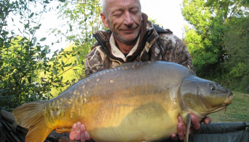 A 33 lb 8 oz carp from Villefond, Oct 2014