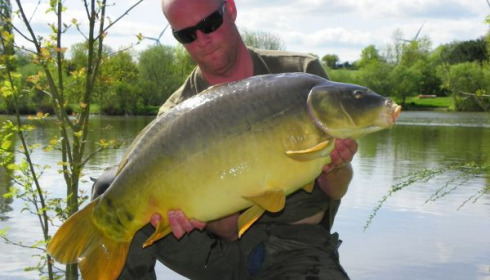 A 31 lb carp from Villefond, Apr 2011
