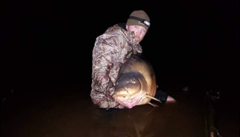 A 76 lb carp from Villefond, Mark lambert with Arnold, Mar 2019