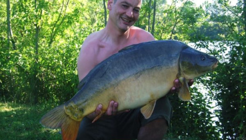 A 29 lb 2 oz carp from Villefond, May 2010