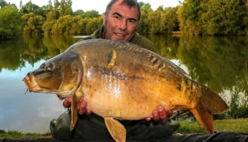 A 24 lb 12 oz carp from Villefond, Moon scale , Jul 2017