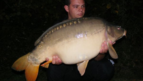 A 33 lb 8 oz carp from Villefond, Oct 2010