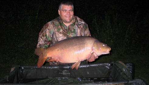 A 43 lb carp from Villefond, Spawned out long two tone, Sep 2014