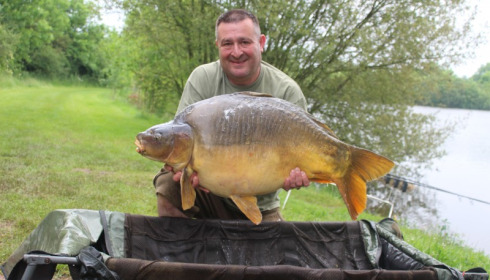 A 48 lb 4 oz carp from Villefond, measles, Aug 2016