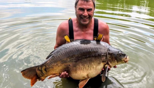 A 41 lb 7 oz carp from Villefond, Jul 2017