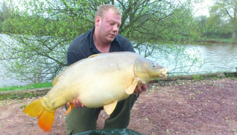 A 38 lb 10 oz carp from Villefond, Amy the fish, Apr 2012