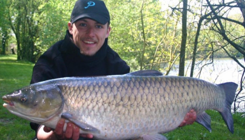 A 29 lb grass carp from Villefond, Apr 2017