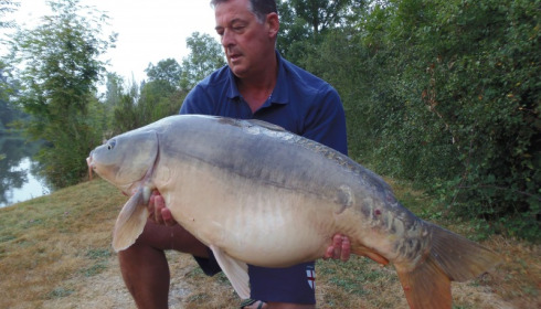 A 38 lb 11 oz carp from Villefond, Dorian well spawned out, Sep 2012