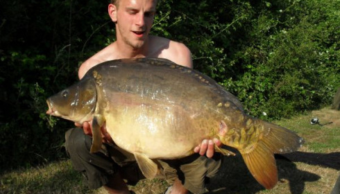 A 34 lb 7 oz carp from Villefond, May 2011