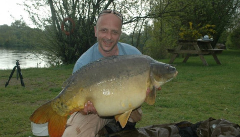 A 42 lb 1 oz carp from Villefond, Apr 2013
