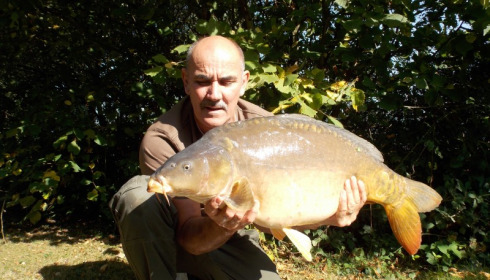 A 27 lb 4 oz carp from Villefond, Sep 2014