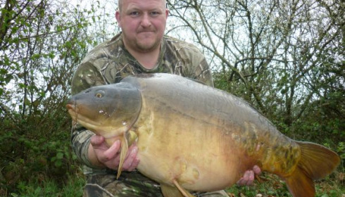 A 38 lb 2 oz carp from Villefond, Guinevere, Mar 2011