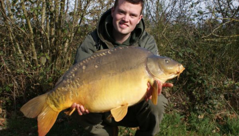 A 33 lb 3 oz carp from Villefond, Mar 2011