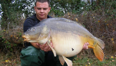 A 38 lb 4 oz carp from Villefond, Oct 2010