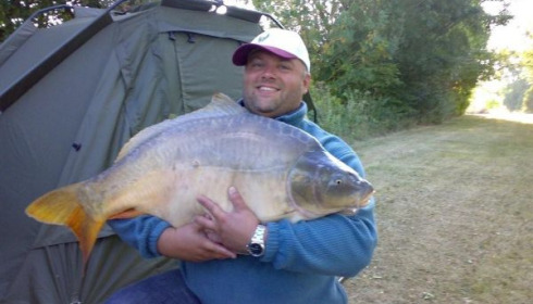 A 39 lb carp from Villefond, Sep 2009