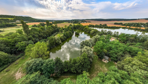 Cerises, Carp Lake Close to Calais, lake photo 24
