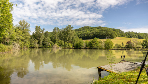 Mas Bas Lotus Lake, Carp fishing with accommodation, lake photo 2