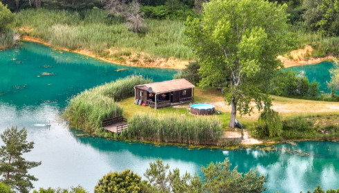 Golden Carp Lake, Big Carp Fishing France with a Social Lodge, Cabin Accommodation & Swim