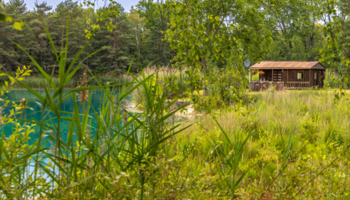 Golden Carp Lake, Big Carp Fishing France with a Social Lodge, Cabin Accommodation