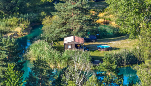 Golden Carp Lake, Big Carp Fishing France with a Social Lodge, Cabin Accommodation